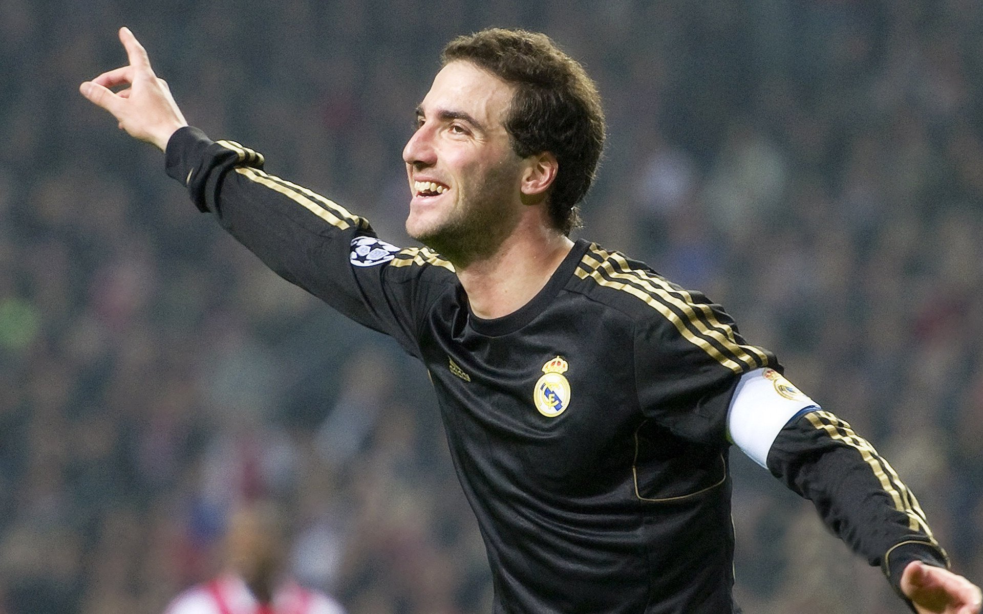 开云APP-弗拉门戈中场调度精准，进攻转换流畅，弗拉门戈对竞技俱乐部