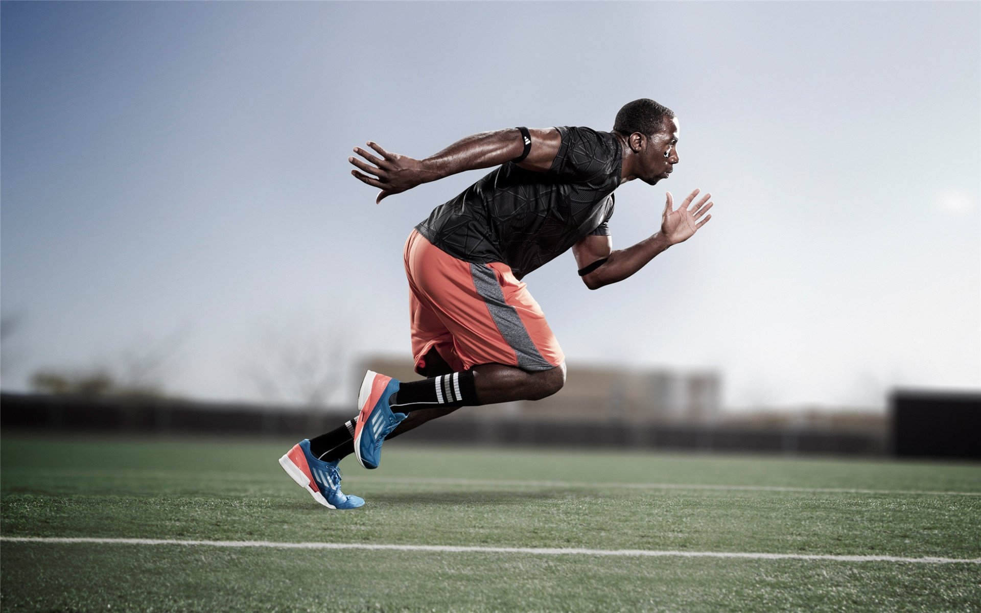 张伟丽与训练师合照展示团队力量，张伟丽 训练