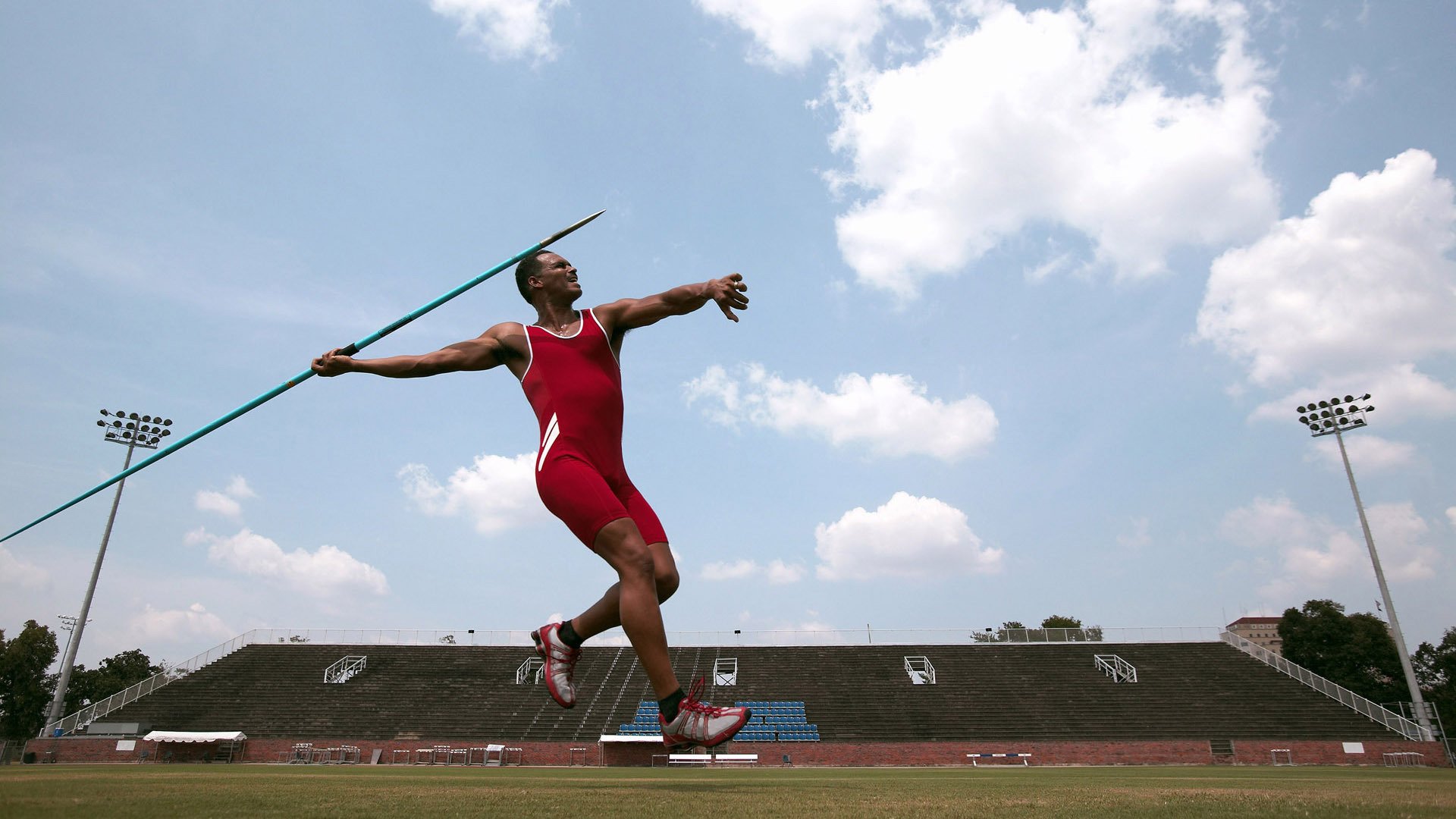 _退役运动员表演赛：缅怀历史，振奋精神_，退役军人运动员